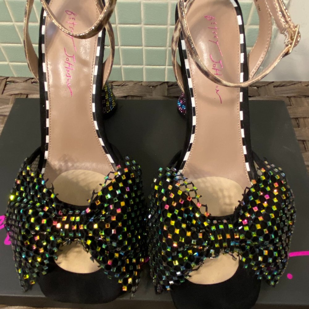 Besty Johnson Aisha Bow Heels